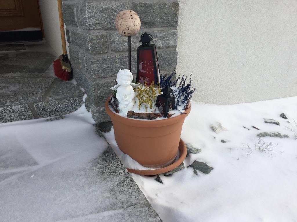 Haus Mondelli Lägenhet Saas-Almagell Exteriör bild
